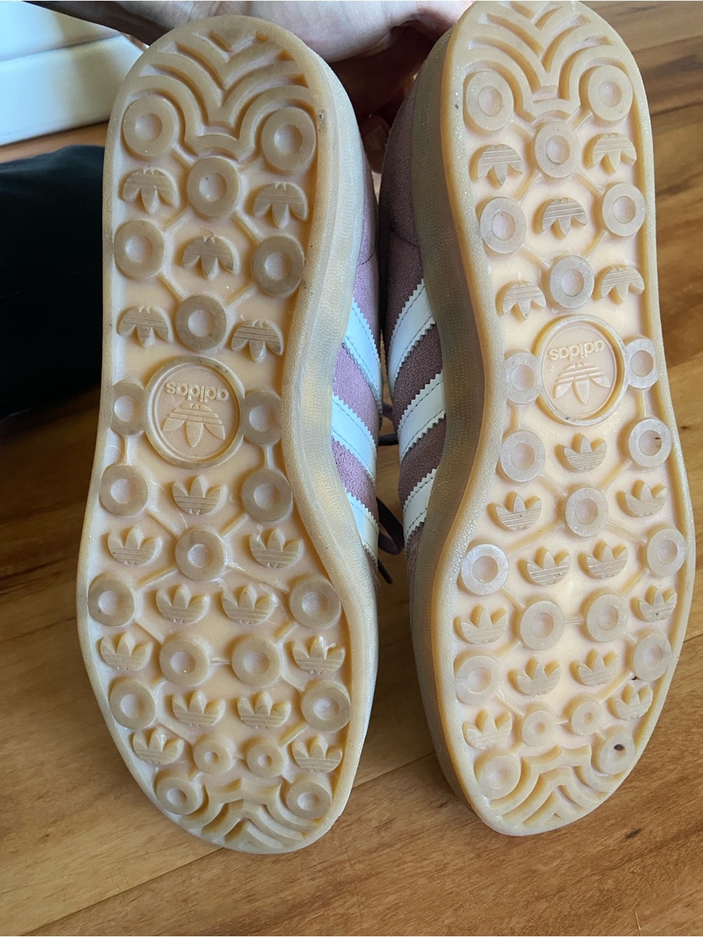adidas Women’s Suede Sneakers in Mauve with White Stripes size 8.5 - Picture 3 of 7